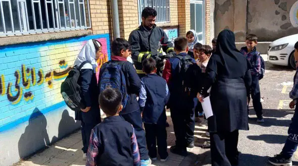 مار سمی میهمان مدرسه دخترانه در مرند شد / دانش آموزان وحشت زده از کلاس بیرون زدند