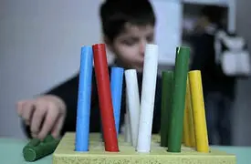 کودک اوتیسم دارد؟ والدین به این نشانه‌ها توجه کنند  + فیلم