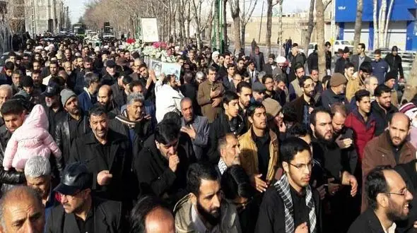 تشییع پیکر 3 شهید دفاع مقدس در اصفهان+ عکس