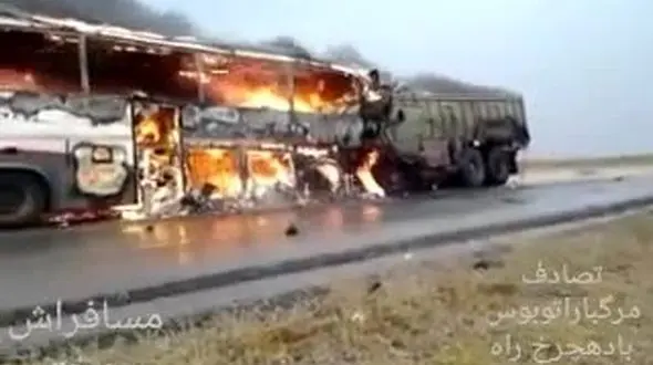 ماجرای زنده زنده سوختن مسافران نوروزی یک اتوبوس در جاده آبادان - ماهشهر+ فیلم هولناک