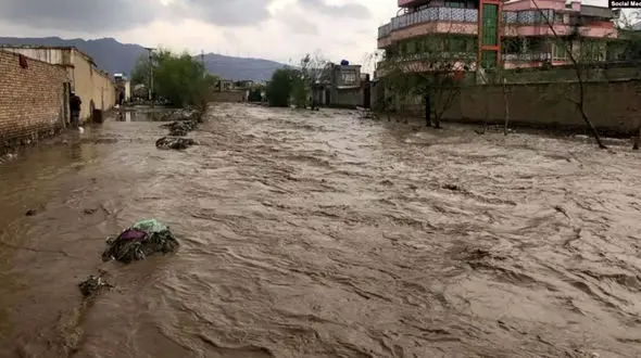 سیل لامرد 12 نفر را با خود برد / 2 کشته تا کنون 