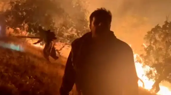 مهار آتش در سیاه کوه ایلام به کمک مردم / همه دست به کار شدند