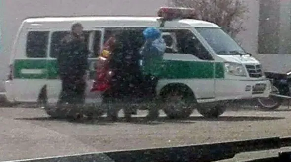 دستگیر زن بازیگر معروف با قیافه مردانه در ورزشگاه آزادی + عکس