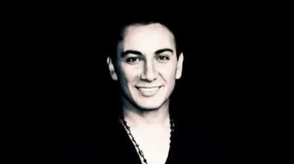 دانلود آهنگ باشکوه شادمهر عقیلی  به نام عشق اول / مهربونم سرتو بذار رو شونم...