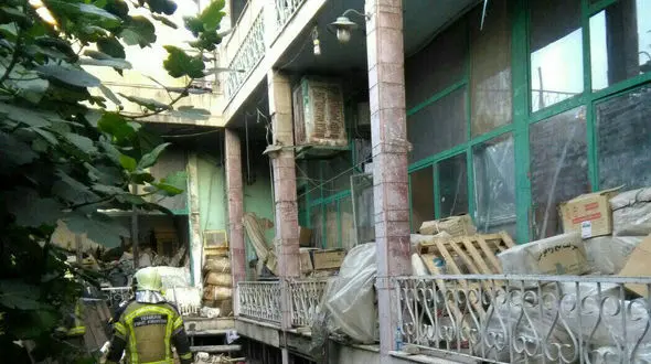 انبار پارچه بازار مولوی در آتش سوخت + تصاویر 