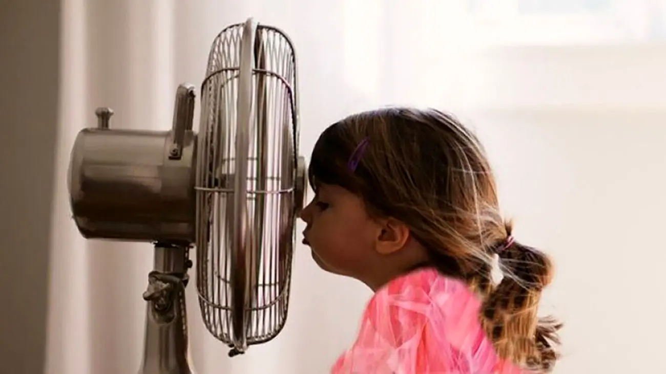 Вентилятор врезной в окно. Фотосессия с вентилятором. Стример на вентилятор. Вентилятор нарисованный. Вентилятор.