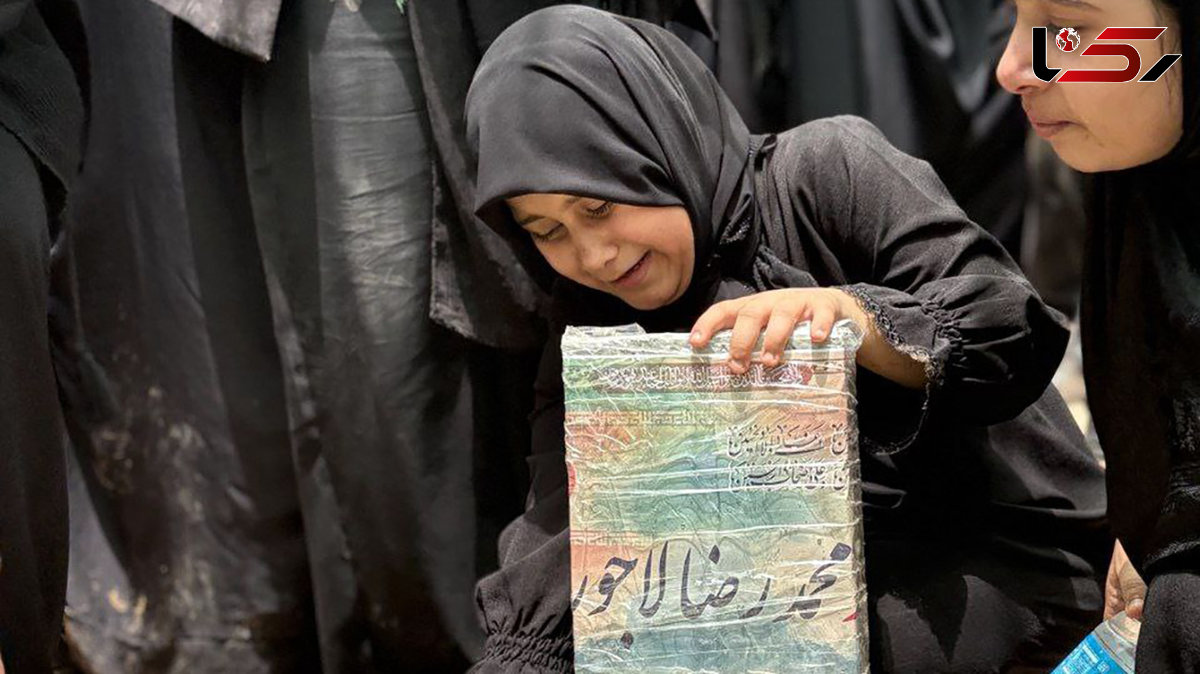 عکس آخرین وداع دختر جوان محمدرضا لاجوردی با پدرش