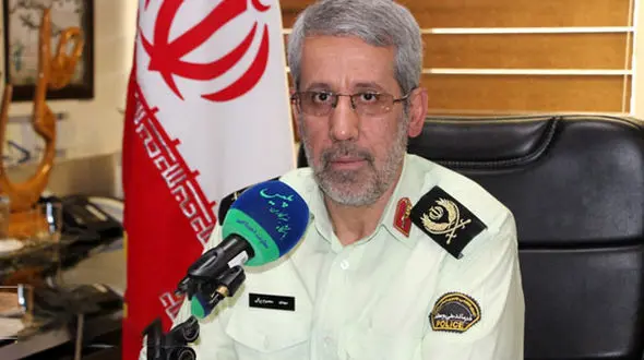 دفن ۱۶۷ کیلو شیشه در زیر درخت طاق