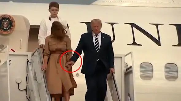 رفتار عجیب ملانیا با ترامپ در مقابل دوربین خبرنگاران + فیلم