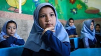 آموزش رایگان به 650 هزار دانش آموز اتباع در ایران / نظم بهداشتی، سنی و تربیتی مدارس را بهم ریخته‌اند/ در یک مدرسه دو خواهر افغانستانی بین دانش آموزان مخدر پخش می کردند!