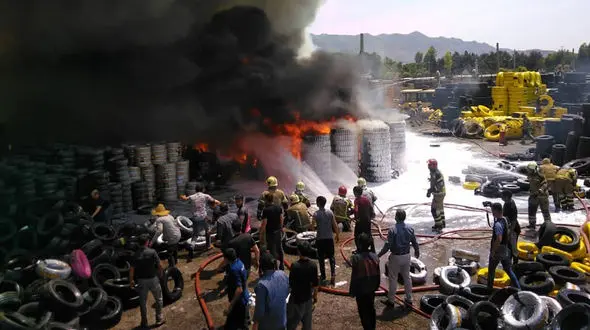 فیلم لحظه آتش سوزی بزرگ در خیابان مشیریه تهران 