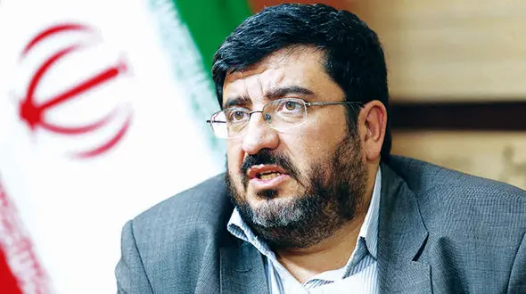 فواد ایزدی: ارتباط راحت با مخاطبان انگلیسی زبان، از مزیت‌های آقای ظریف است