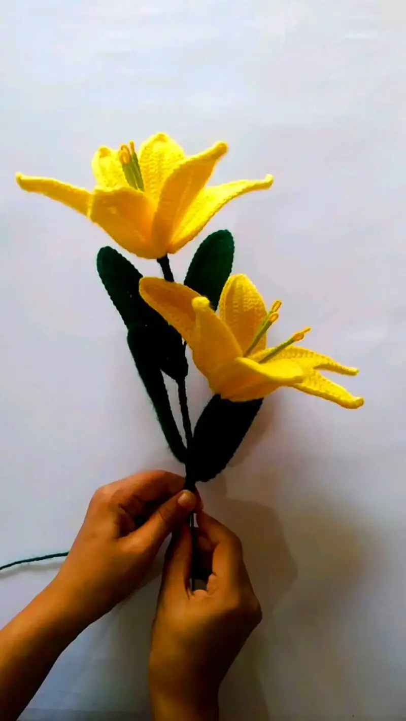 دسته گل تزئینی بافتنی