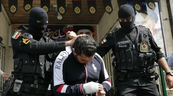 دستگیری ۱۰ متهم به سرقت های خیابانی در مشهد/ پنج زن در میان متهمان هستند