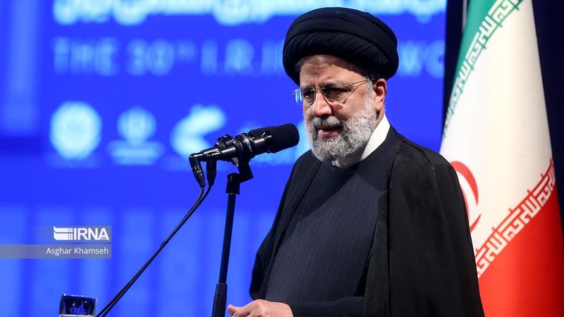  آیت‌الله سید ابراهیم رئیسی بعد از ظهر امروز چهارشنبه در چهلمین جایزه کتاب سال و سی‌امین جایزه جهانی کتاب سال جمهوری اسلامی ایران