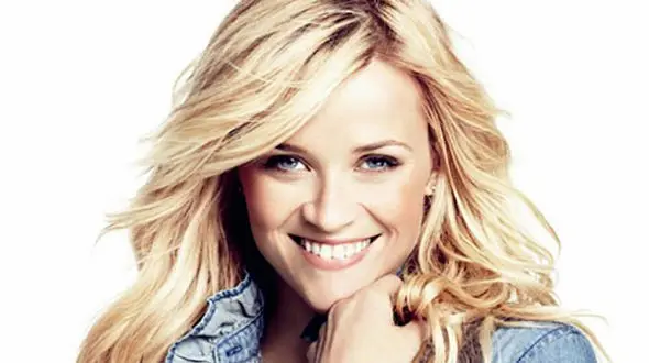 بازیگر زن سرشناس مثل بچه ها غذا می خورد+ عکس