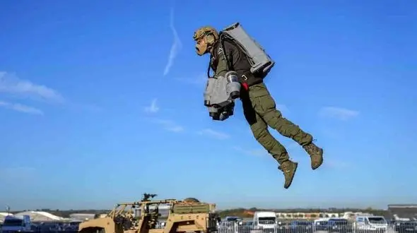 با این لباس های نظامی پرواز می کنید + فیلم