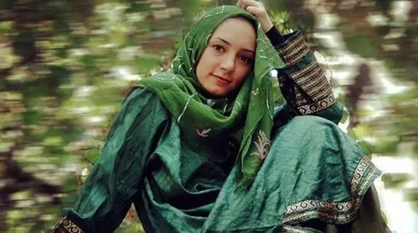 دورهمی سحر ولدبیگی در ویلای پدری‌اش در کنار پدرش و نیما فلاح