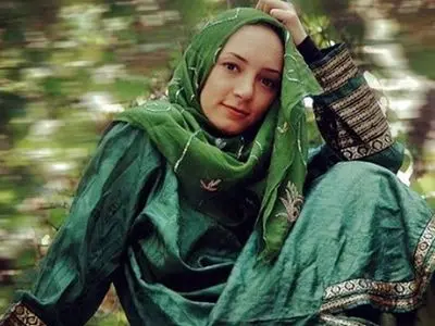 دورهمی سحر ولدبیگی در ویلای پدری‌اش در کنار پدرش و نیما فلاح