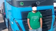 توقیف کامیون کشنده تریلی با راننده 14 ساله در هرمزگان