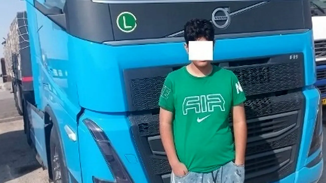توقیف کامیون کشنده تریلی با راننده 14 ساله در هرمزگان
