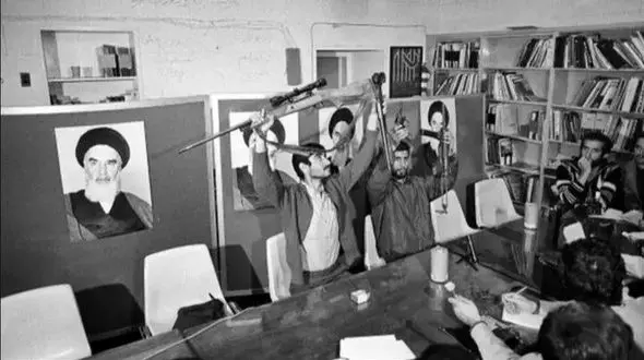 هنرمندان ایرانی حامی اشغال سفارت آمریکا؛ از مسعود کیمیایی تا دیگر چهره‌ها + اسامی