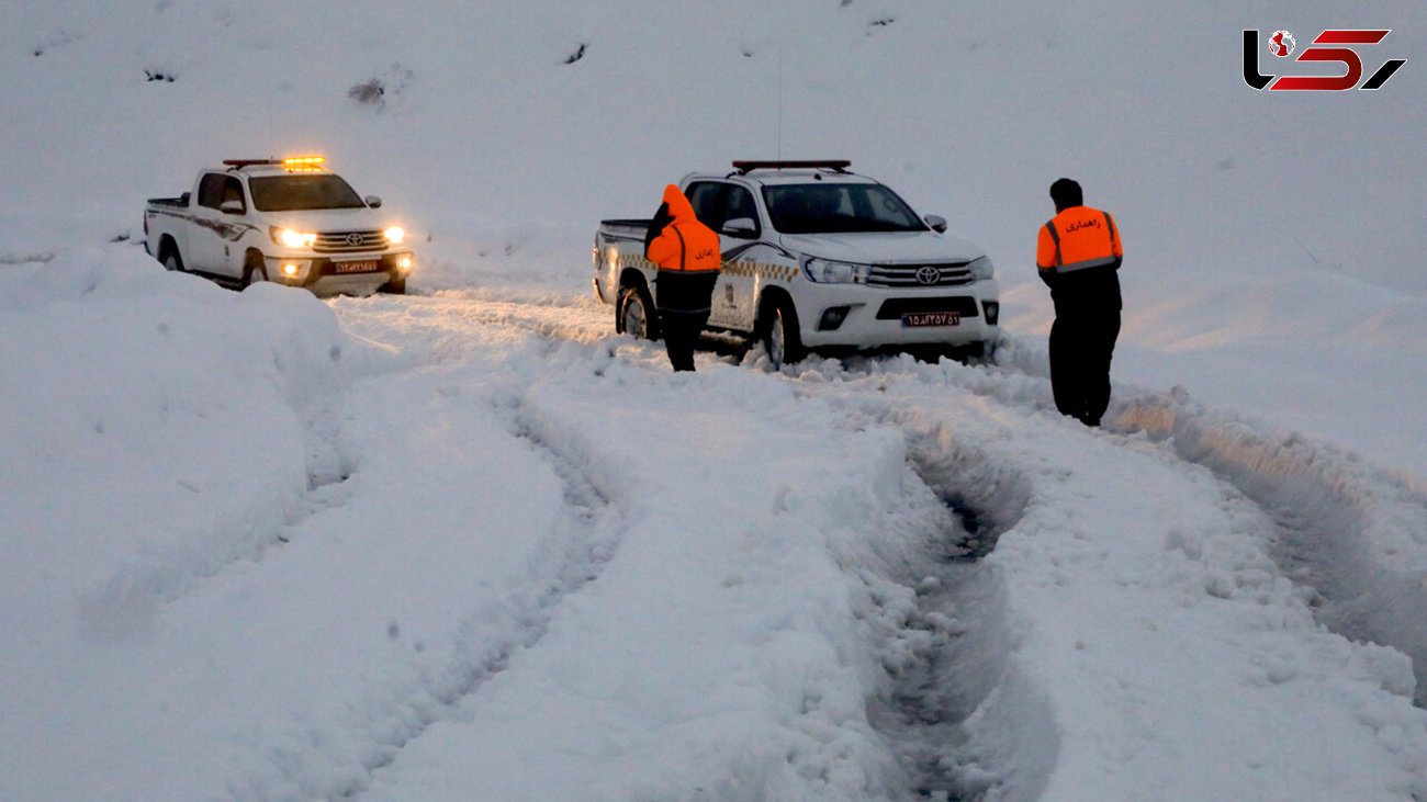 فیلم لحظه گرفتار شدن رانندگان و مسافران در برف و بوران کردستان