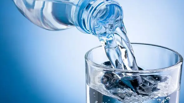 چگونه مصرف روزانه آب می‌ تواند سنگ کلیه را از شما دور کند؟