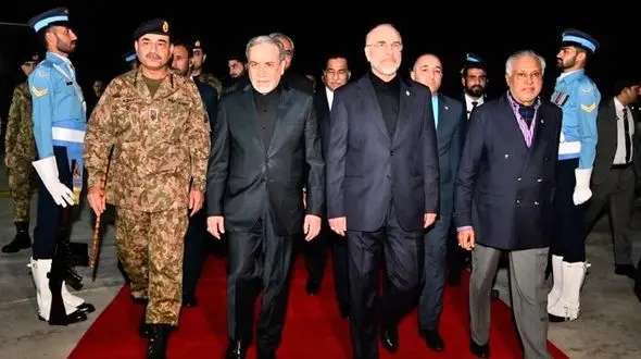 فرود اضطراری هواپیمای هیات ایرانی مذاکره کننده در مشهد / می خواستند هواپیما را بزنند