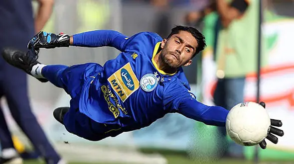 پشت پرده دلخوری کاپیتان از باشگاه استقلال/ همه بیشتر از حسینی پول می گیرند!