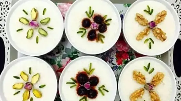 طرز تهیه فرنی نارگیلی خانگی؛ دسری ساده برای دورهمی‌ های شب یلدایی