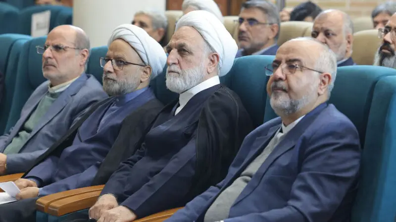 	حجت‌الاسلام والمسلمین محسنی اژه‌ای، در جریان سفر به استان یزد، در جمع کارکنان دستگاه قضایی این استان	