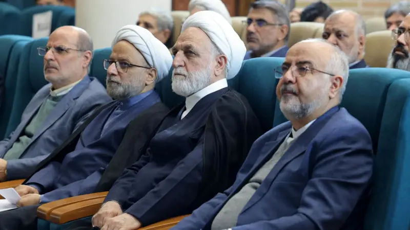 	حجت‌الاسلام والمسلمین محسنی اژه‌ای، در جریان سفر به استان یزد، در جمع کارکنان دستگاه قضایی این استان	