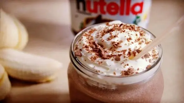 طرز تهیه شیک نوتلا با بستنی وانیلی