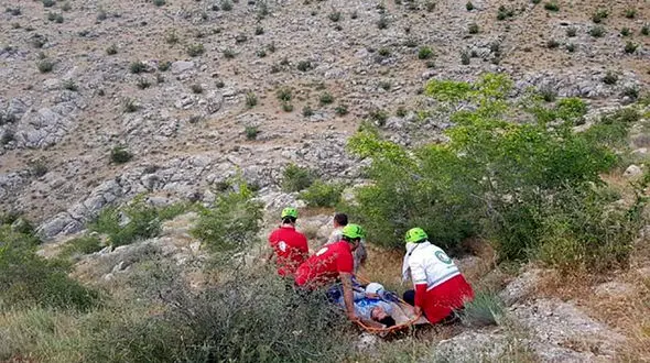 سقوط زن 30 ساله هنگام چیدن سبزی کوهی در الموت