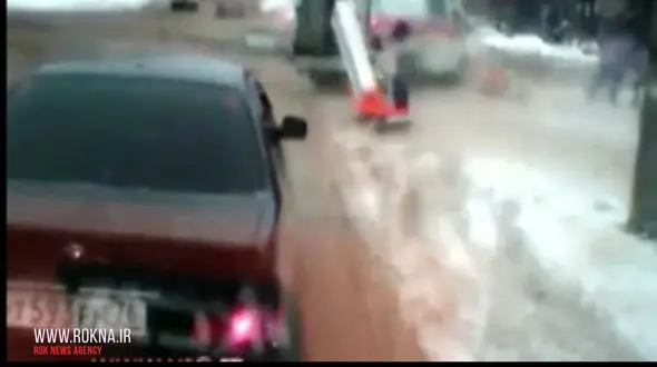 پرت شدن بیمار به خیابان پس از تصادف آمبولانس + فیلم