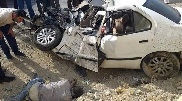 عکس دردناک از جسد سرنشین یک سمند در کنار خودرو له شده 