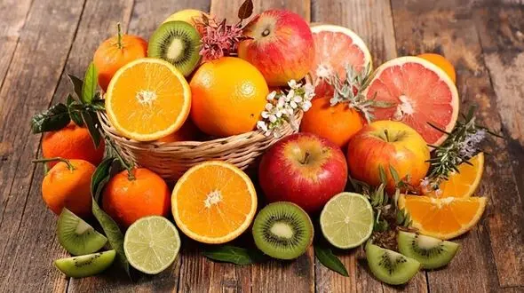 پوست چه میوه هایی را نباید کند؟