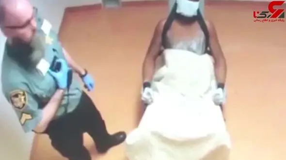 فیلم شکنجه هولناک زندانی بیمار با دستانی بسته 