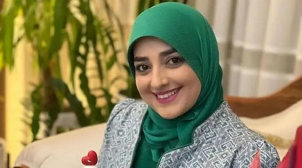 عکس / مانتوی کوتاه  ستاره سادات قطبی خانم مجری محجبه صداو سیما / ستاره خانم استایل عوض کرد؟!