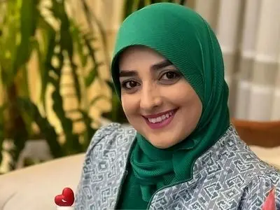 عکس / مانتوی کوتاه  ستاره سادات قطبی خانم مجری محجبه صداو سیما / ستاره خانم استایل عوض کرد؟!