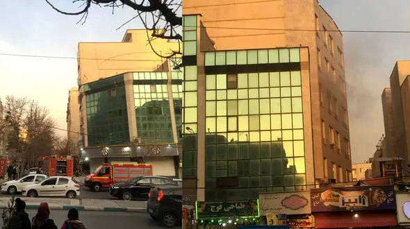 فیلم آتش سوزی میدان کاج ! / آتش نشانان بموقع رسیدند ! + عکس ها