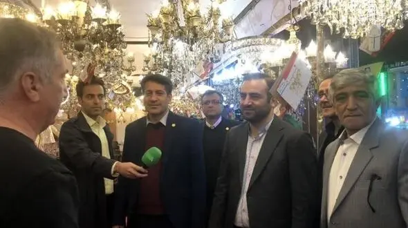همدان شهر چلچراغ ها شد / آغاز به کار  بیست و سومین نمایشگاه صنایع روشنایی و لوستر
