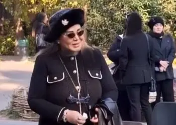 فیلم / نگاهی به تیپ و استایل بازیگران ایرانی در مراسم تشییع پیکر هادی مرزبان/  از بهاره رهنما تا فرزانه کابلی گریان از  علی نصیریان، اکبر زنجانپور، مجید مظفری تا ...