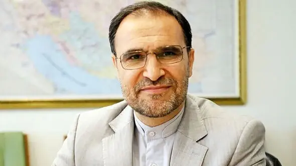 بیش از 50 درصد پولدارهای کشور بی فرزند یا تک فرزند هستند / اگر جوانی با این وضعیت اقتصادی مهاجرت نکند باید مجسمه طلا از او ساخت! 