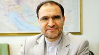 بیش از 50 درصد پولدارهای کشور بی فرزند یا تک فرزند هستند / اگر جوانی با این وضعیت اقتصادی مهاجرت نکند باید مجسمه طلا از او ساخت! 