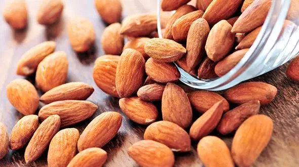 چرا قبل از خوردن بادام باید آن را خیس کنیم؟