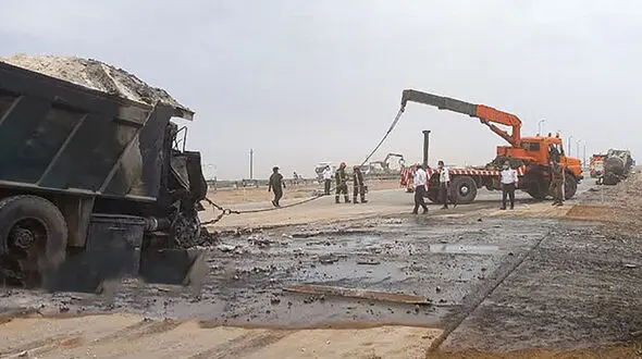 مصدومان تصادف زنجیره ای جاده  قم-گرمسار به ۲۱ نفر افزایش یافت / راننده کامیون فوت کرد+ تصاویر