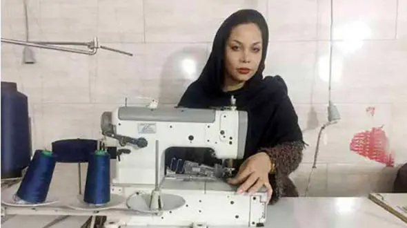 گفتگو با دختر جوان کارآفرین /  مامای بیمارستان، خیاطِ کارگاه