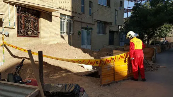 محبوس شدن مقنی در ریزش چاه 